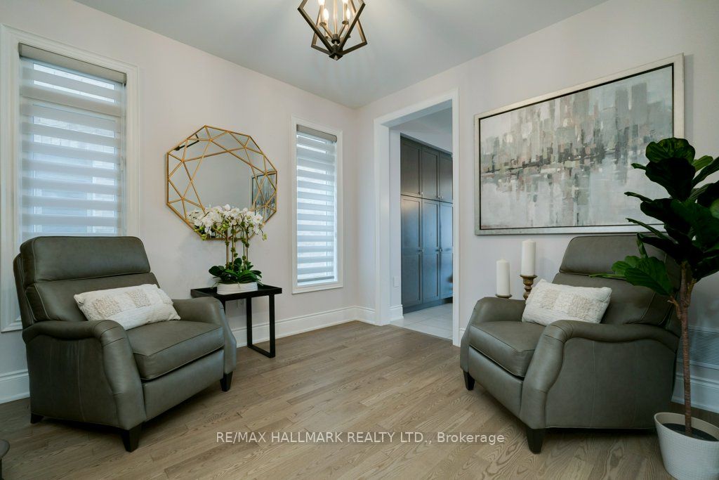 245 Cranbrook Cres