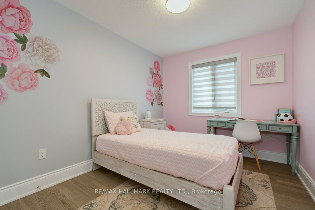 245 Cranbrook Cres