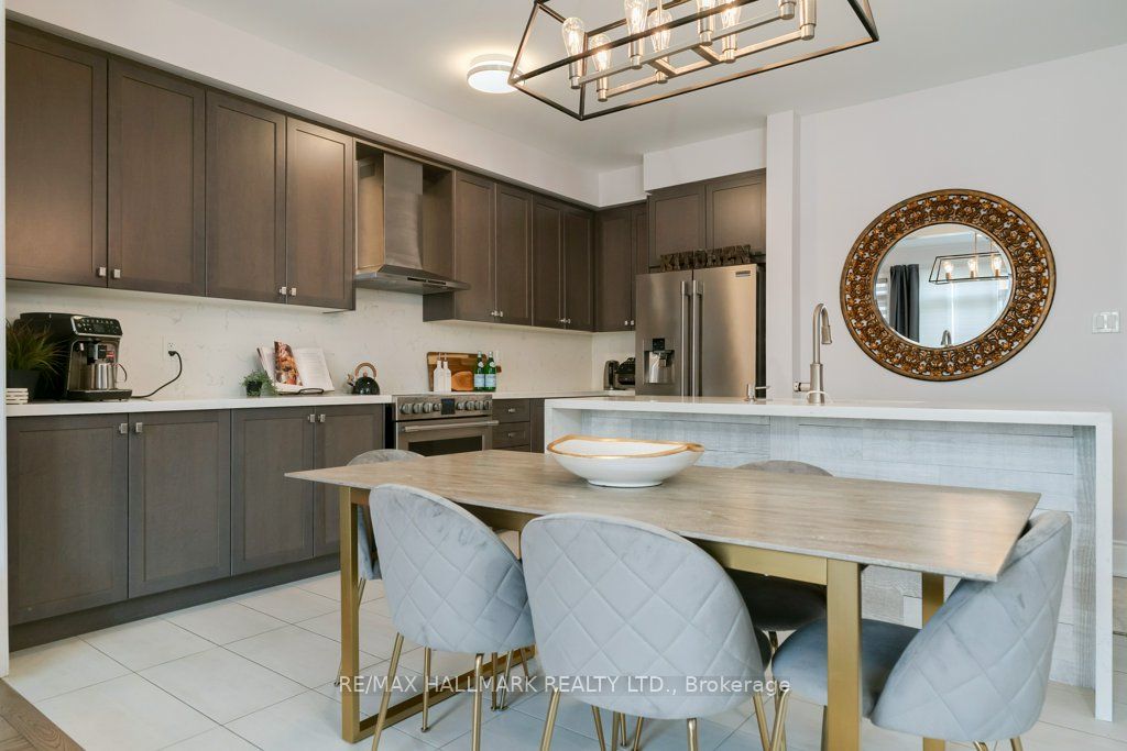 245 Cranbrook Cres