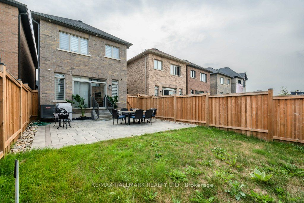 245 Cranbrook Cres