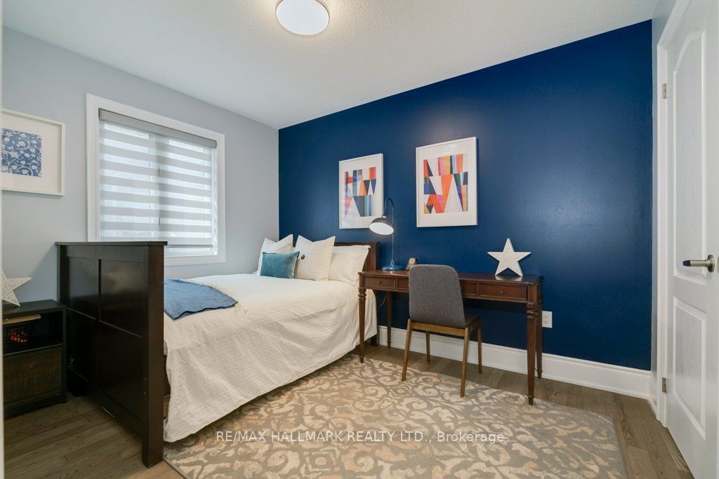 245 Cranbrook Cres