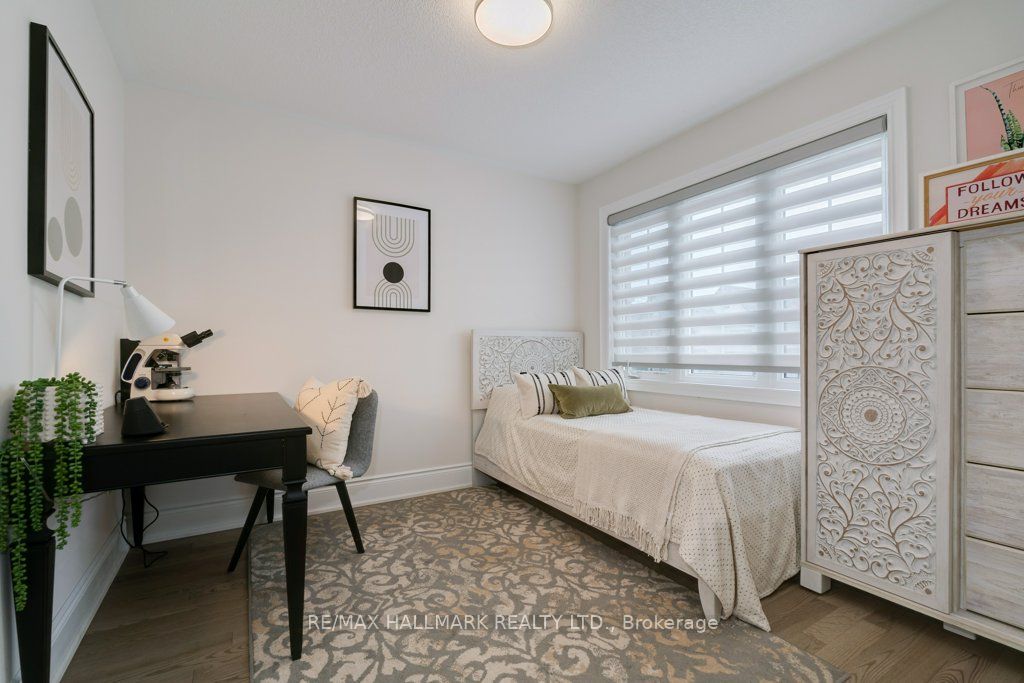 245 Cranbrook Cres