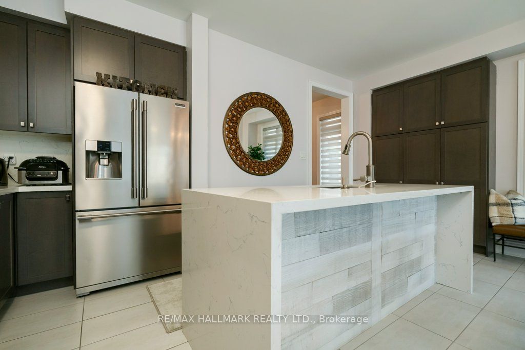 245 Cranbrook Cres