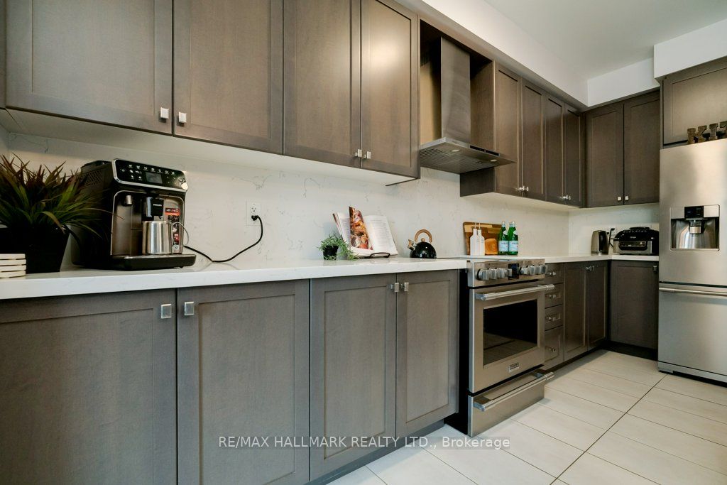 245 Cranbrook Cres