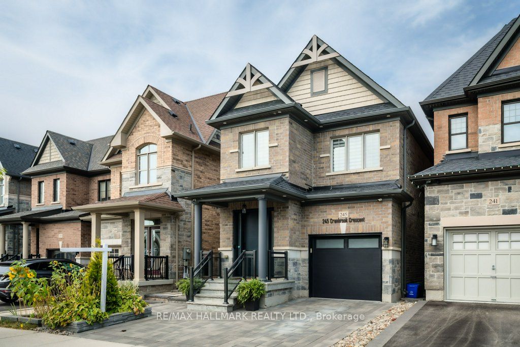 245 Cranbrook Cres