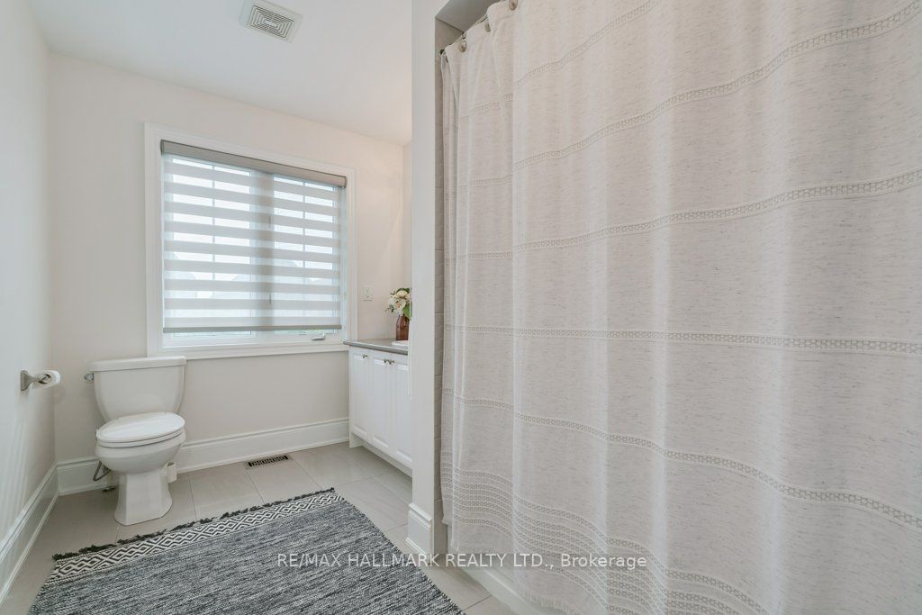 245 Cranbrook Cres