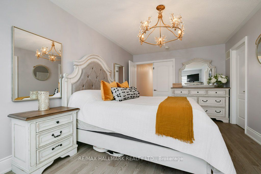 245 Cranbrook Cres