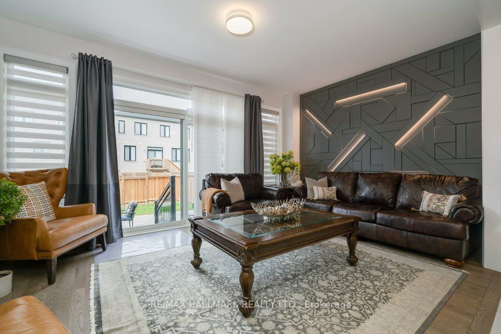 245 Cranbrook Cres