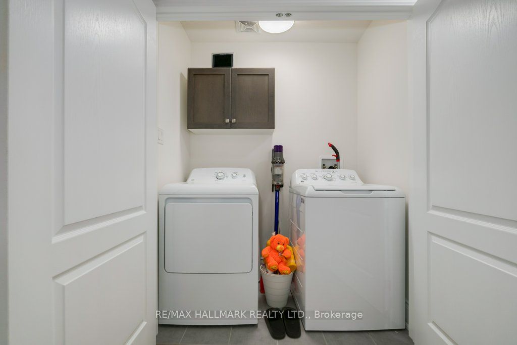245 Cranbrook Cres