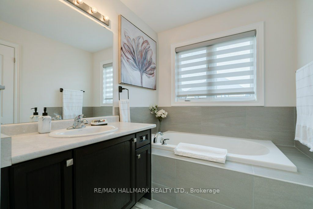 245 Cranbrook Cres
