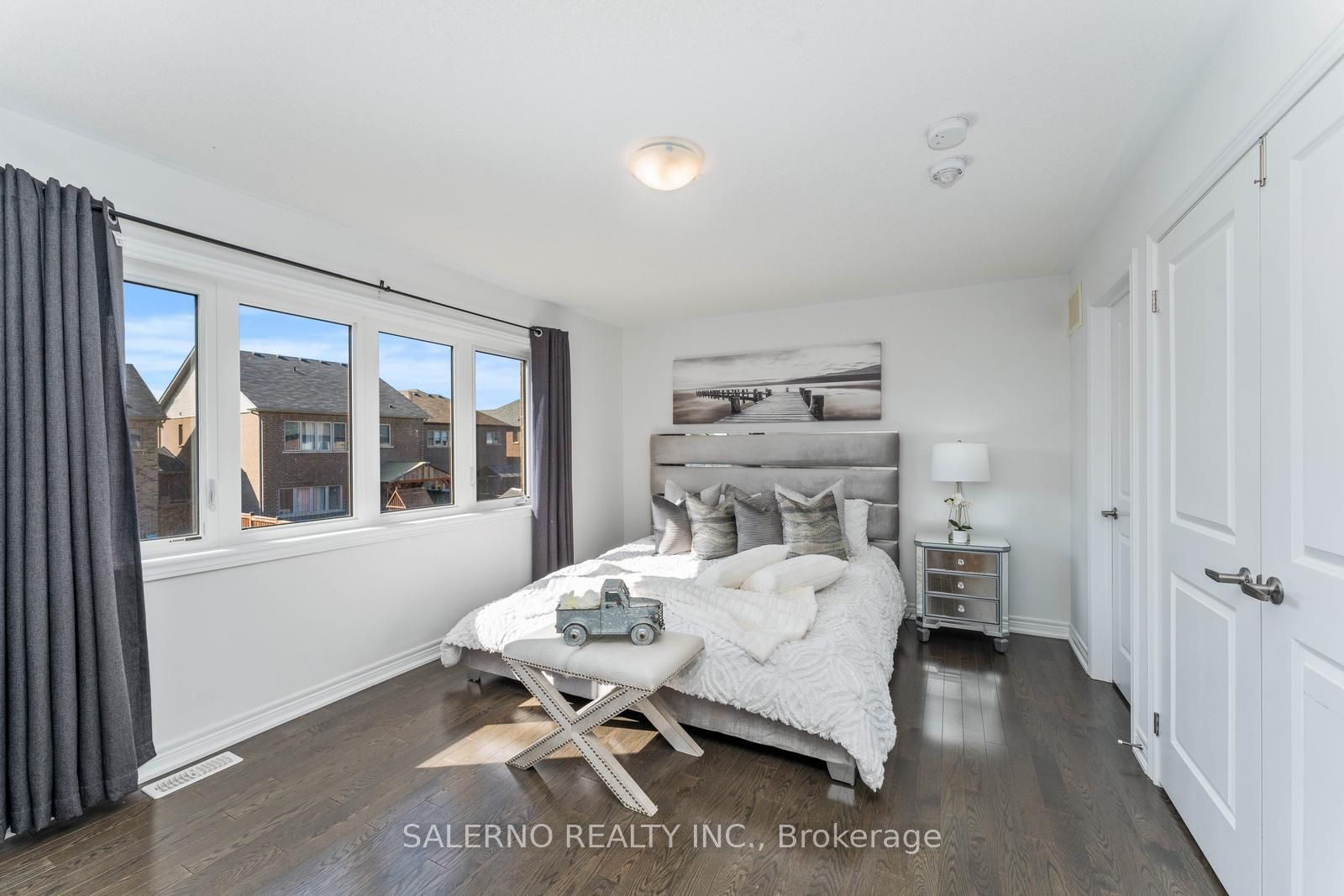 1514 Mcroberts Cres
