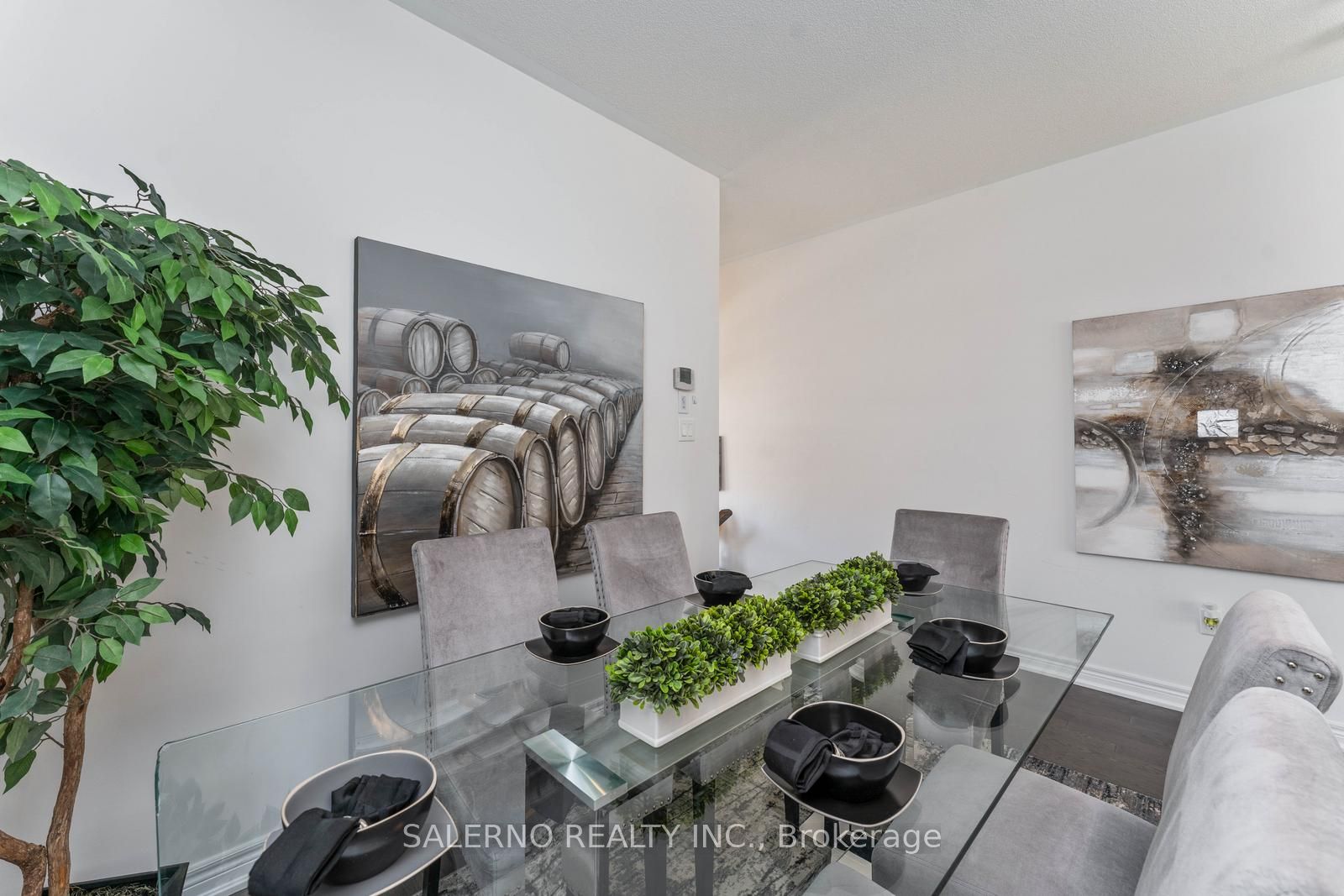 1514 Mcroberts Cres