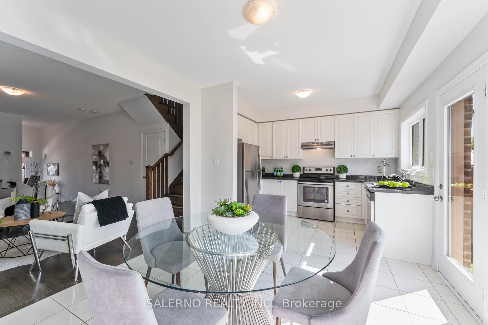 1514 Mcroberts Cres