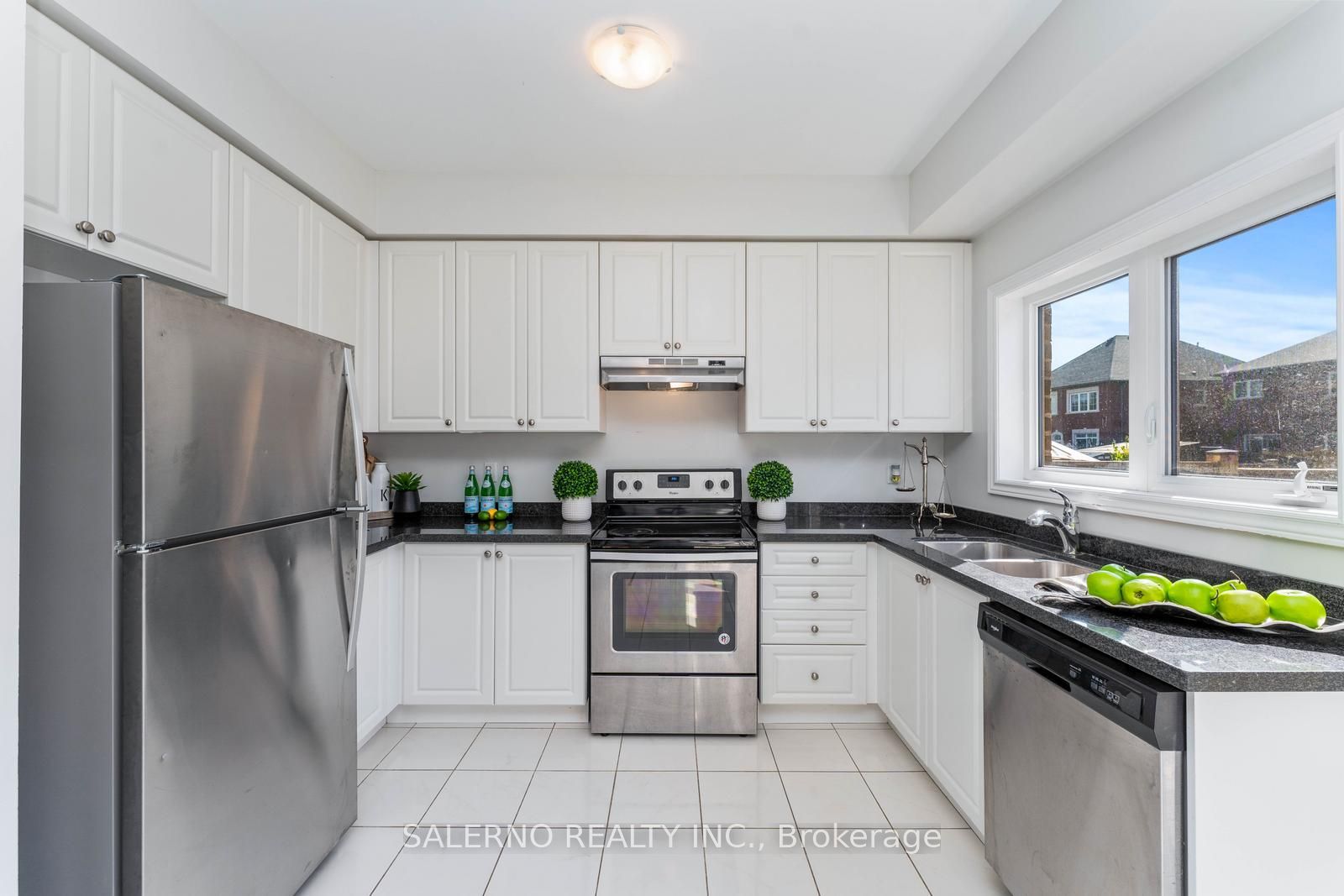 1514 Mcroberts Cres