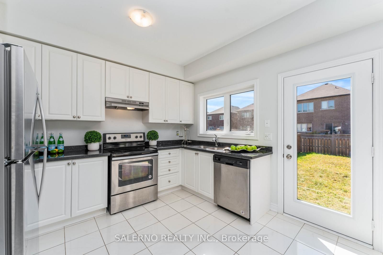 1514 Mcroberts Cres