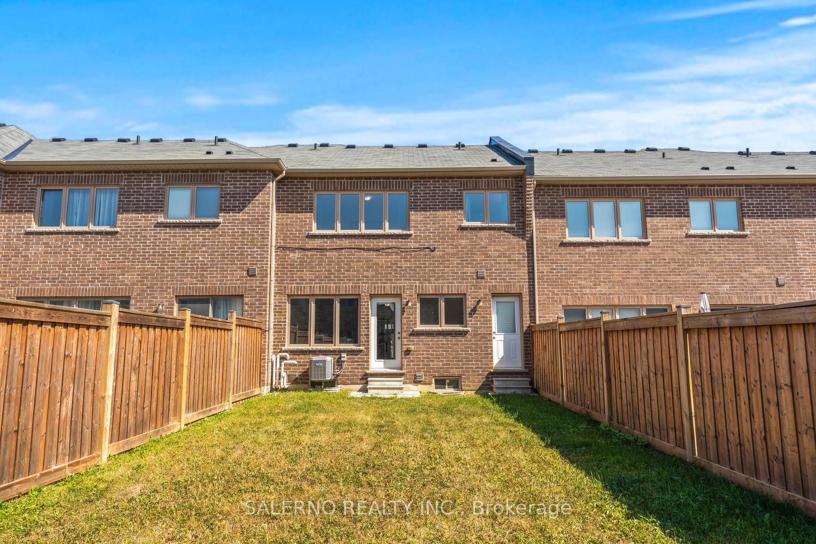 1514 Mcroberts Cres