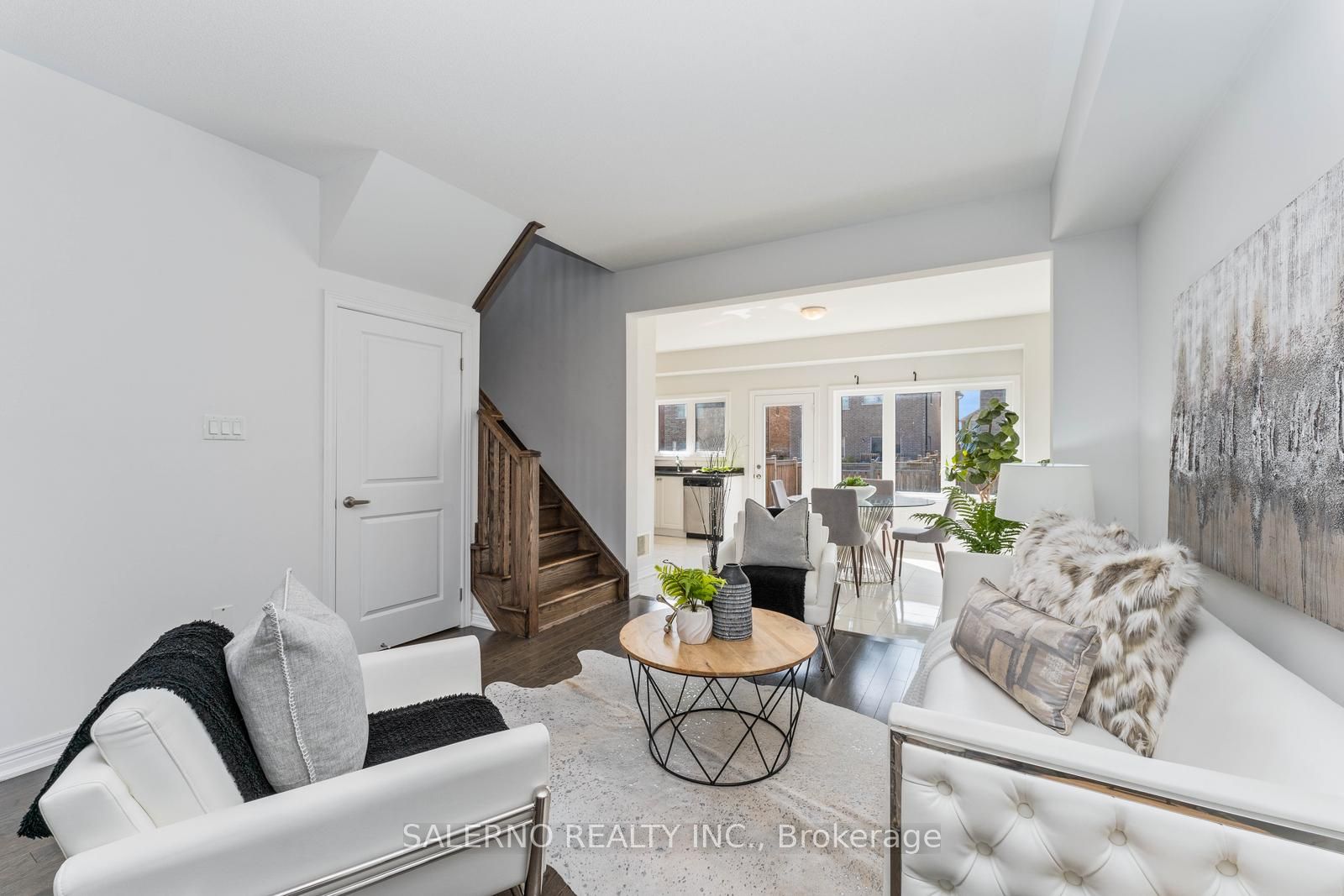 1514 Mcroberts Cres