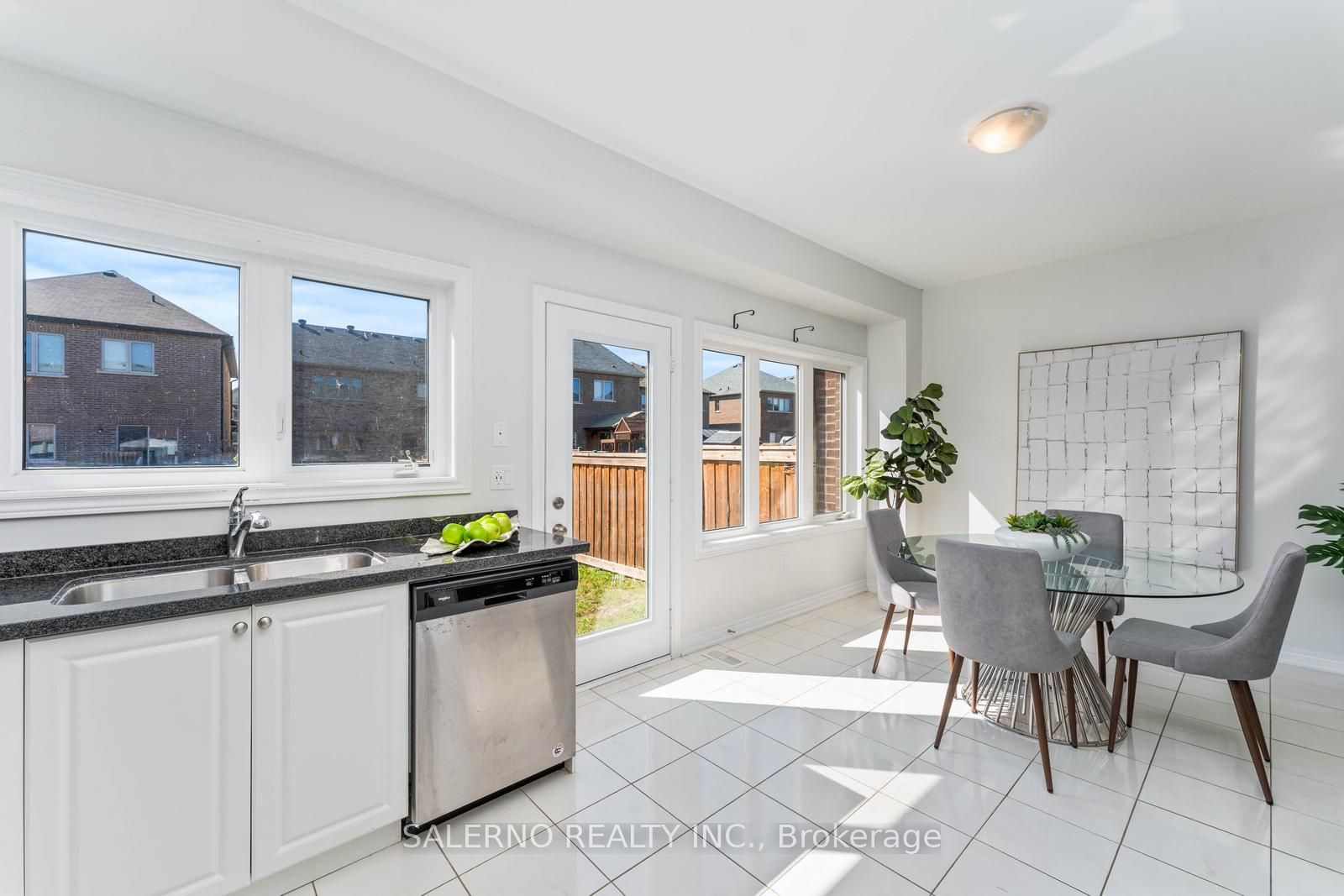 1514 Mcroberts Cres