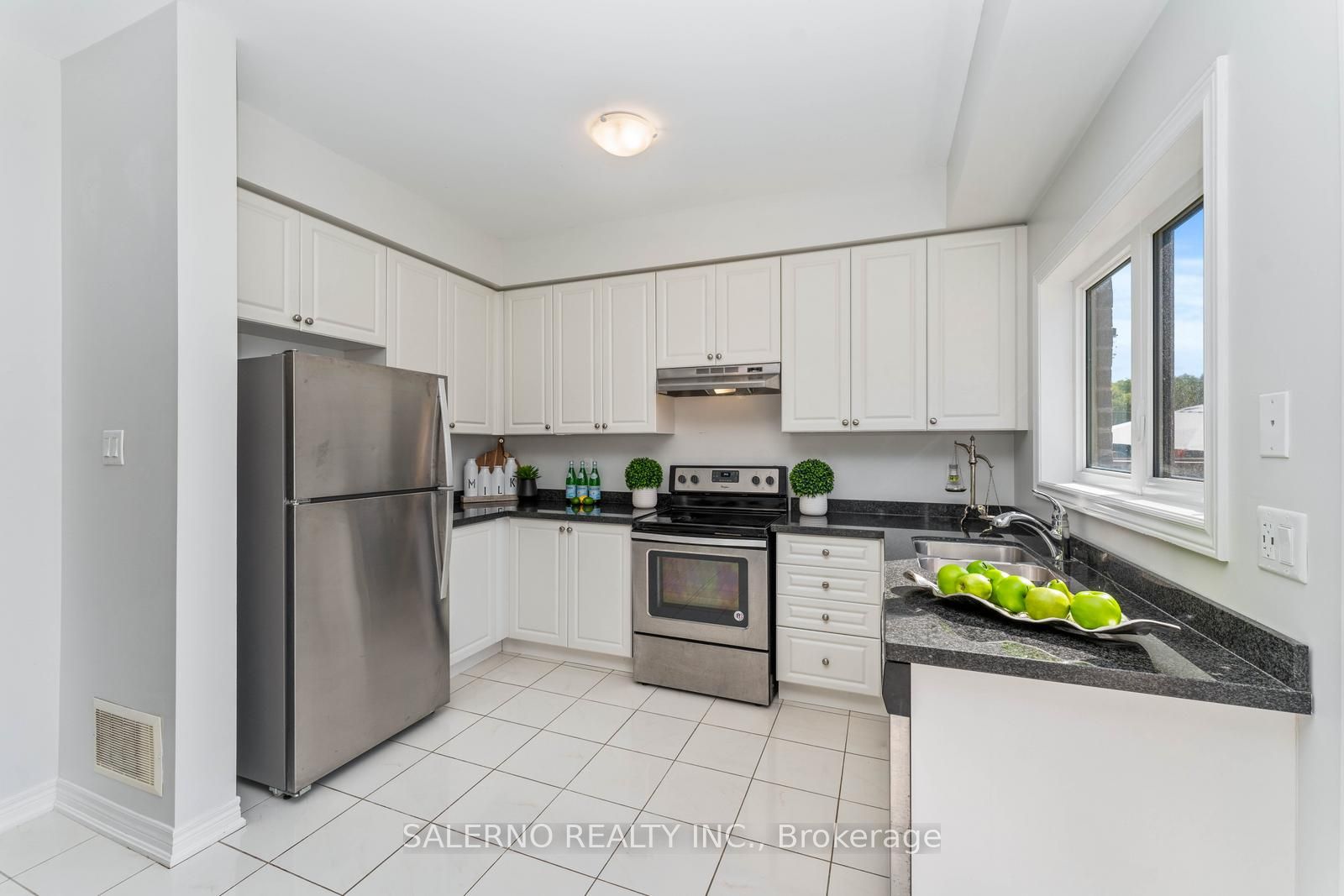 1514 Mcroberts Cres