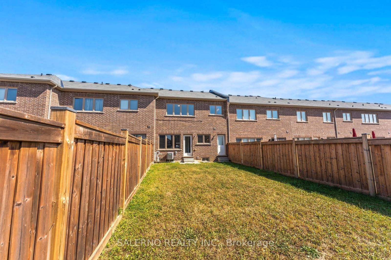 1514 Mcroberts Cres