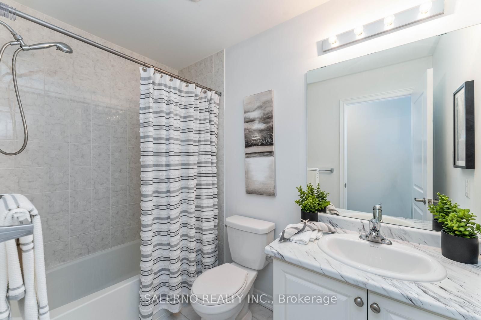 1514 Mcroberts Cres