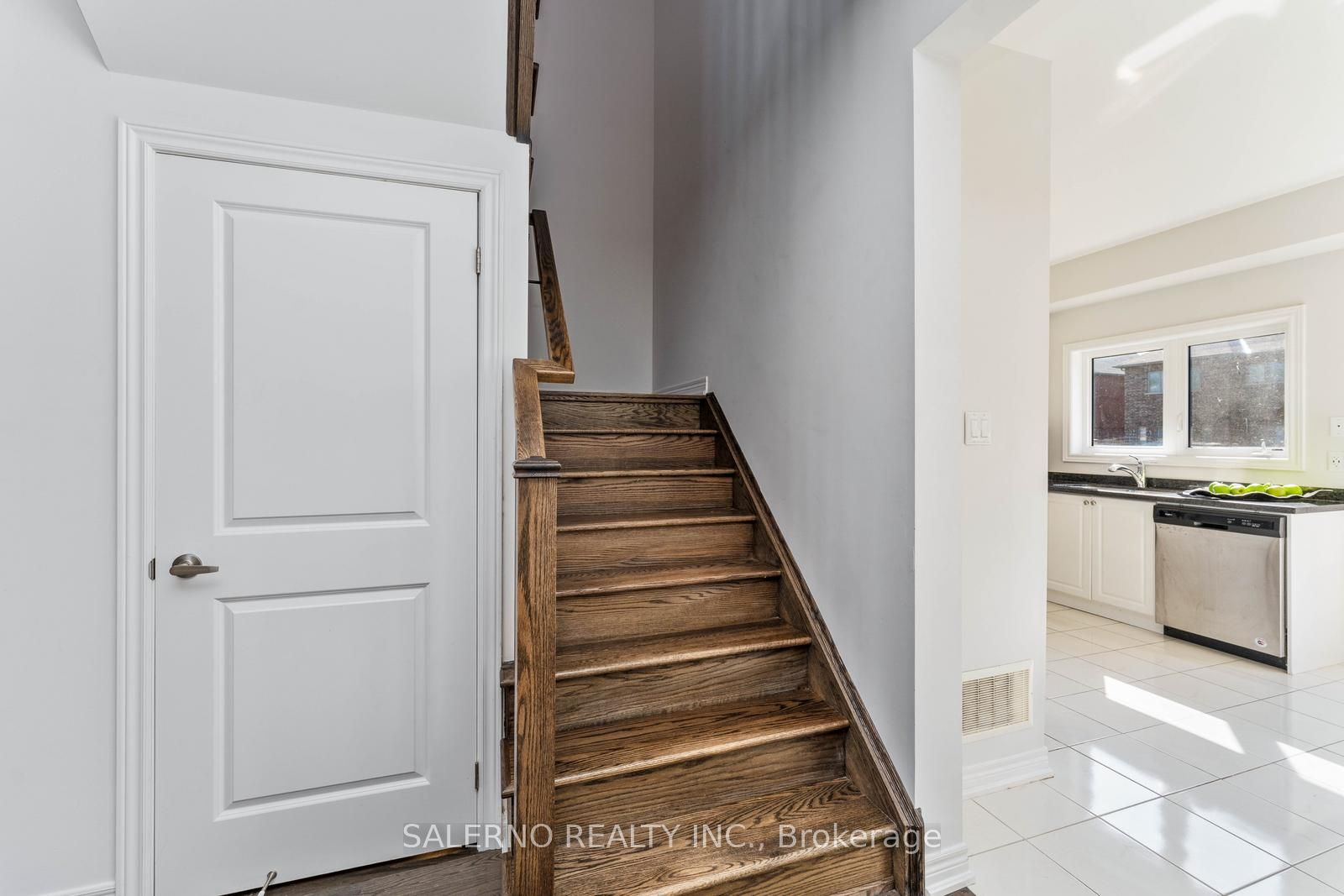 1514 Mcroberts Cres