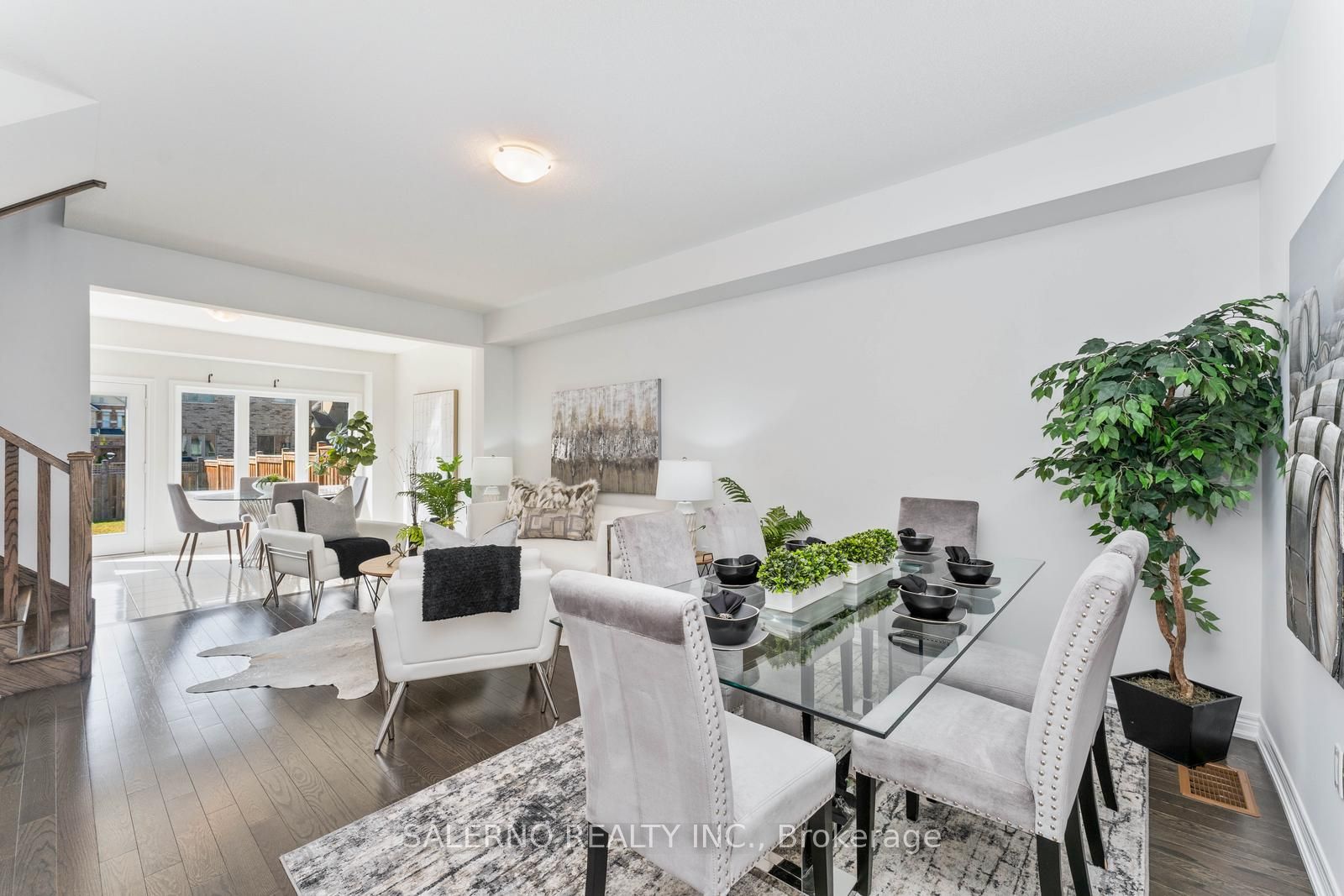 1514 Mcroberts Cres