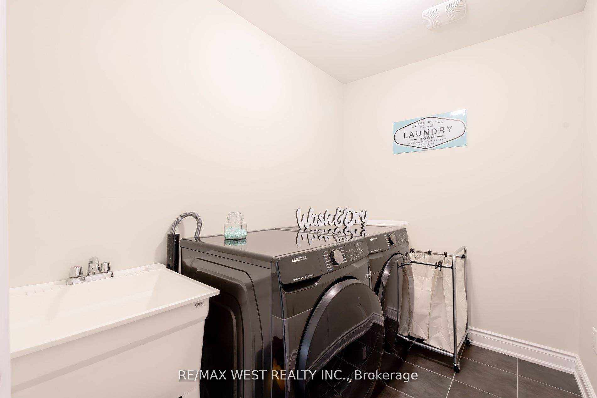 53 Janes Cres