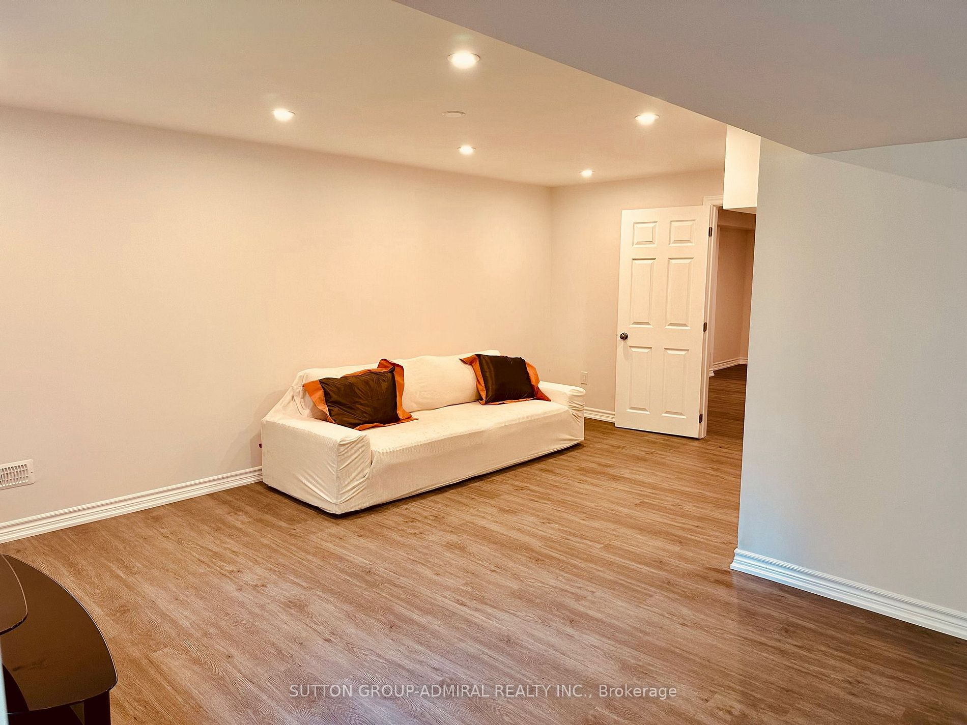 11 Coates Cres