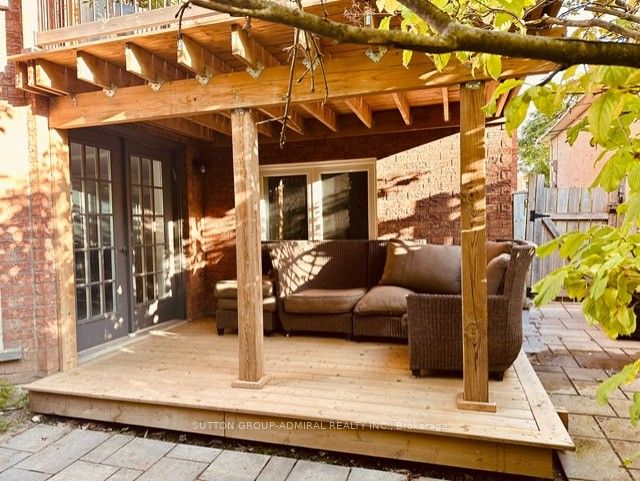 11 Coates Cres