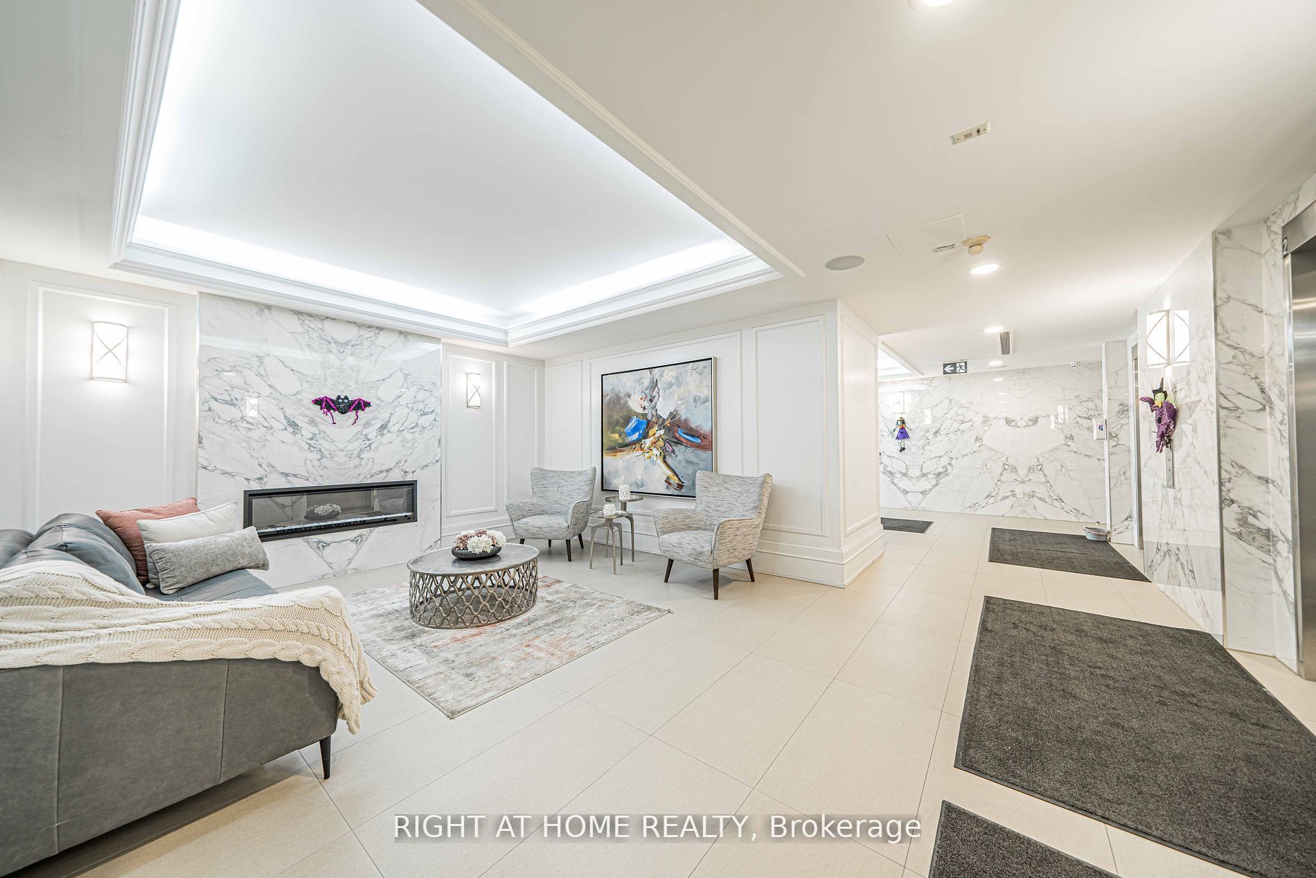 309 Major Mackenzie Dr E, #806