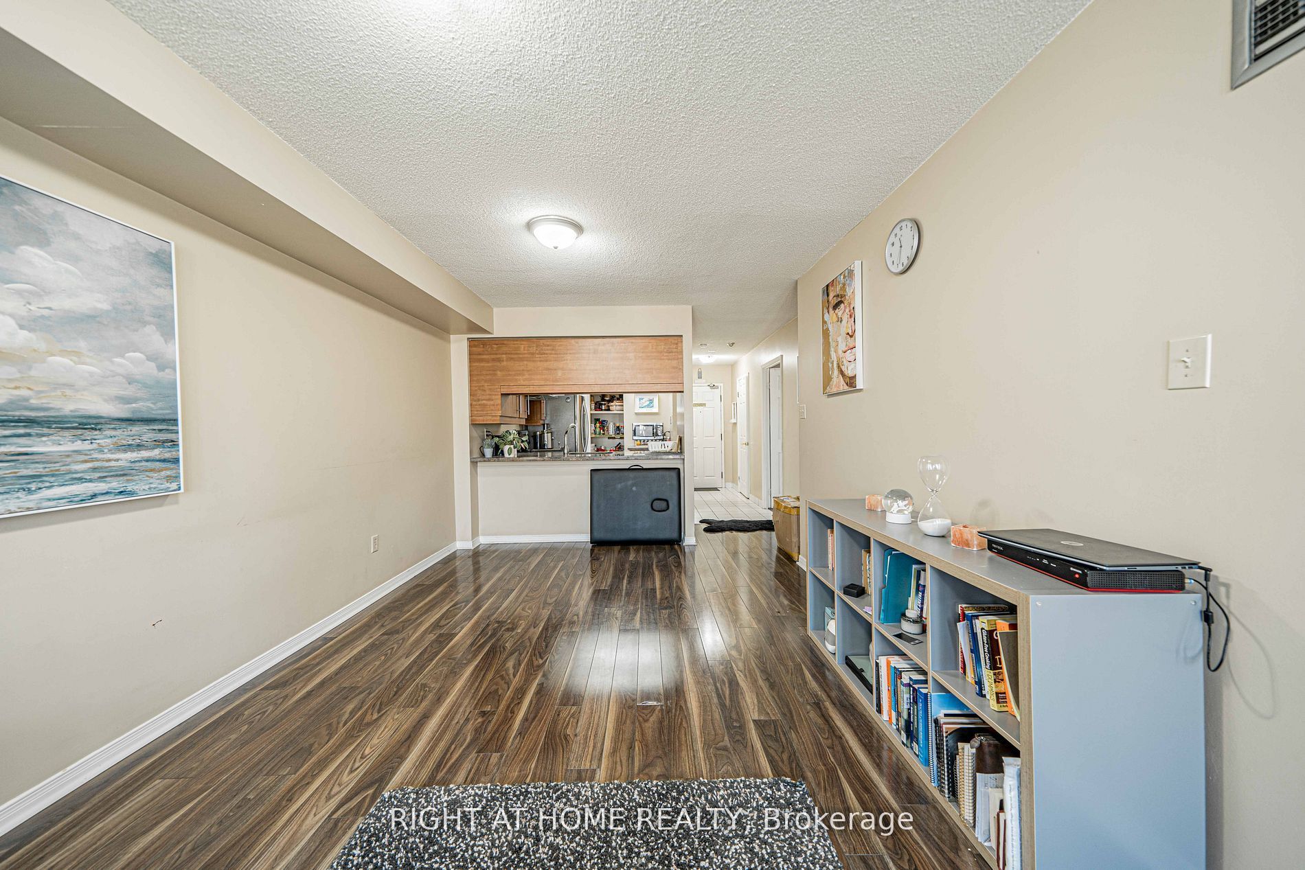 309 Major Mackenzie Dr E, #806