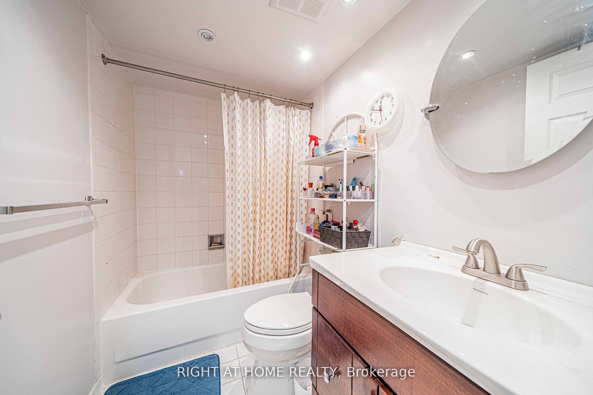 309 Major Mackenzie Dr E, #806