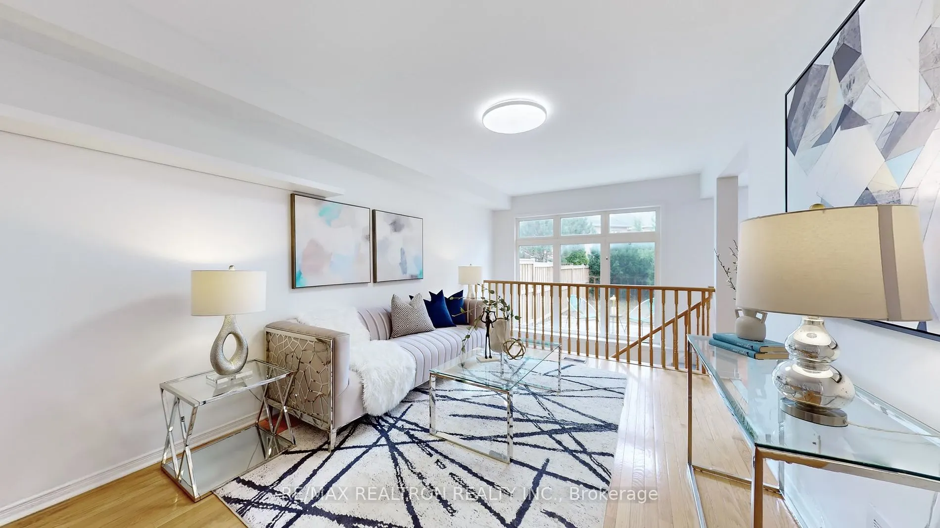 102 LOWTHER Ave