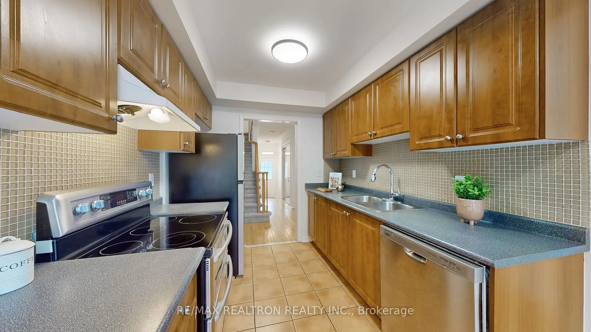 102 LOWTHER Ave