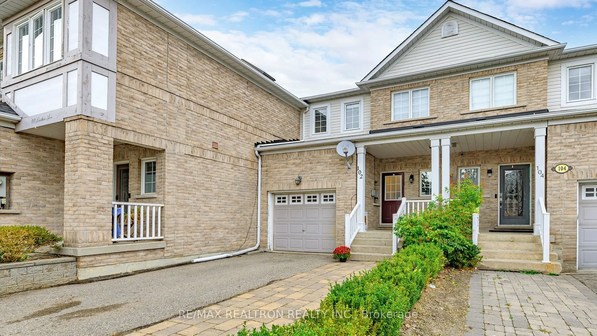102 LOWTHER Ave