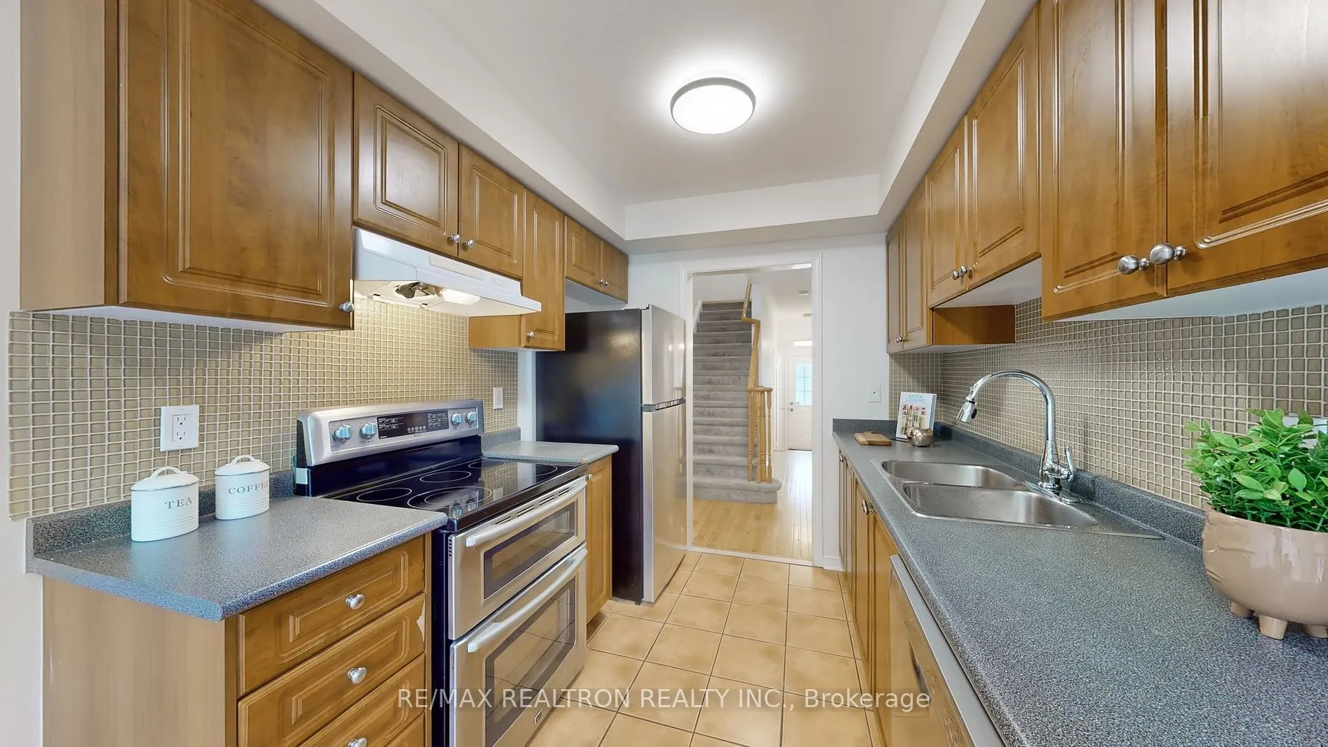 102 LOWTHER Ave