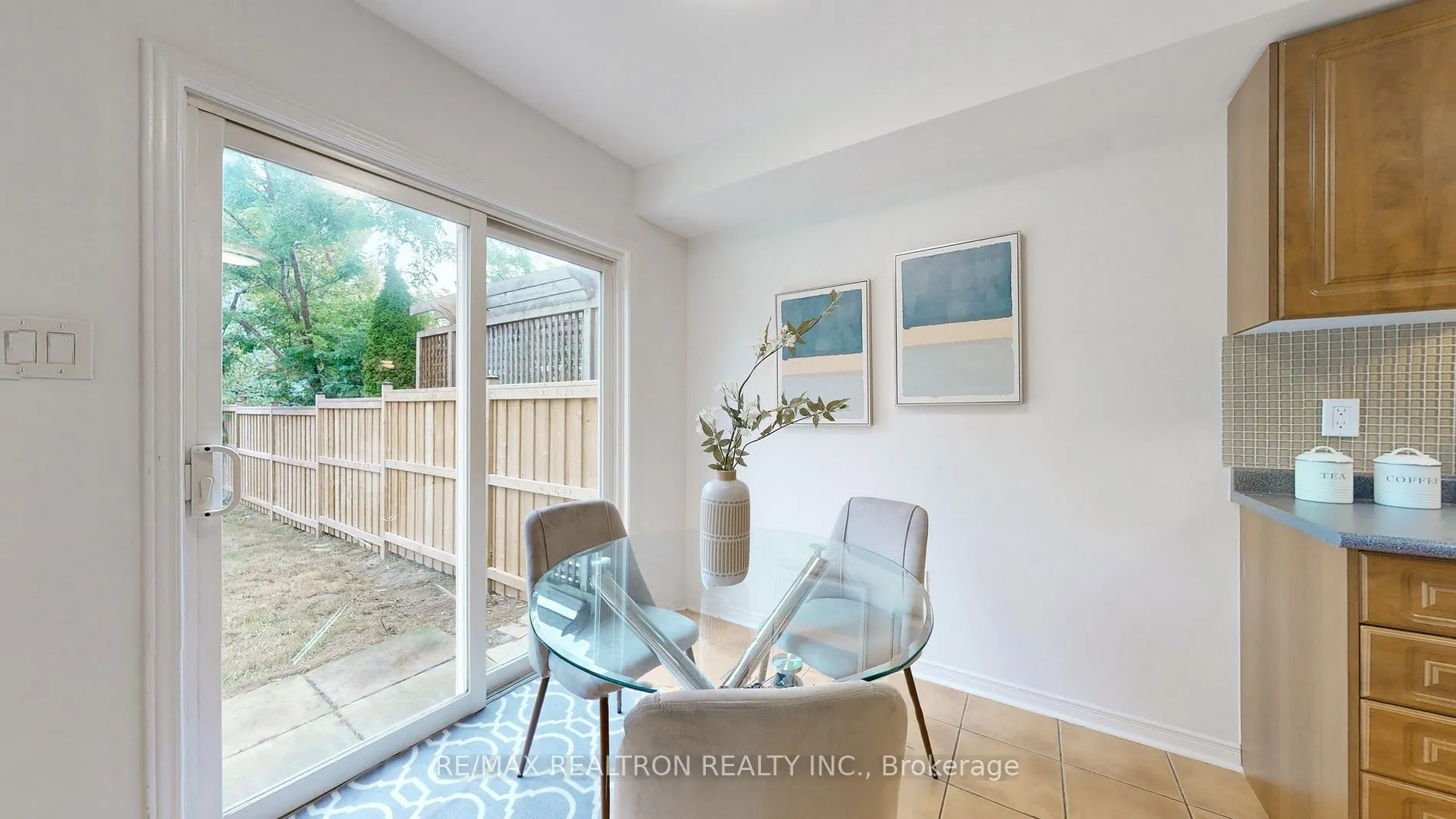 102 LOWTHER Ave