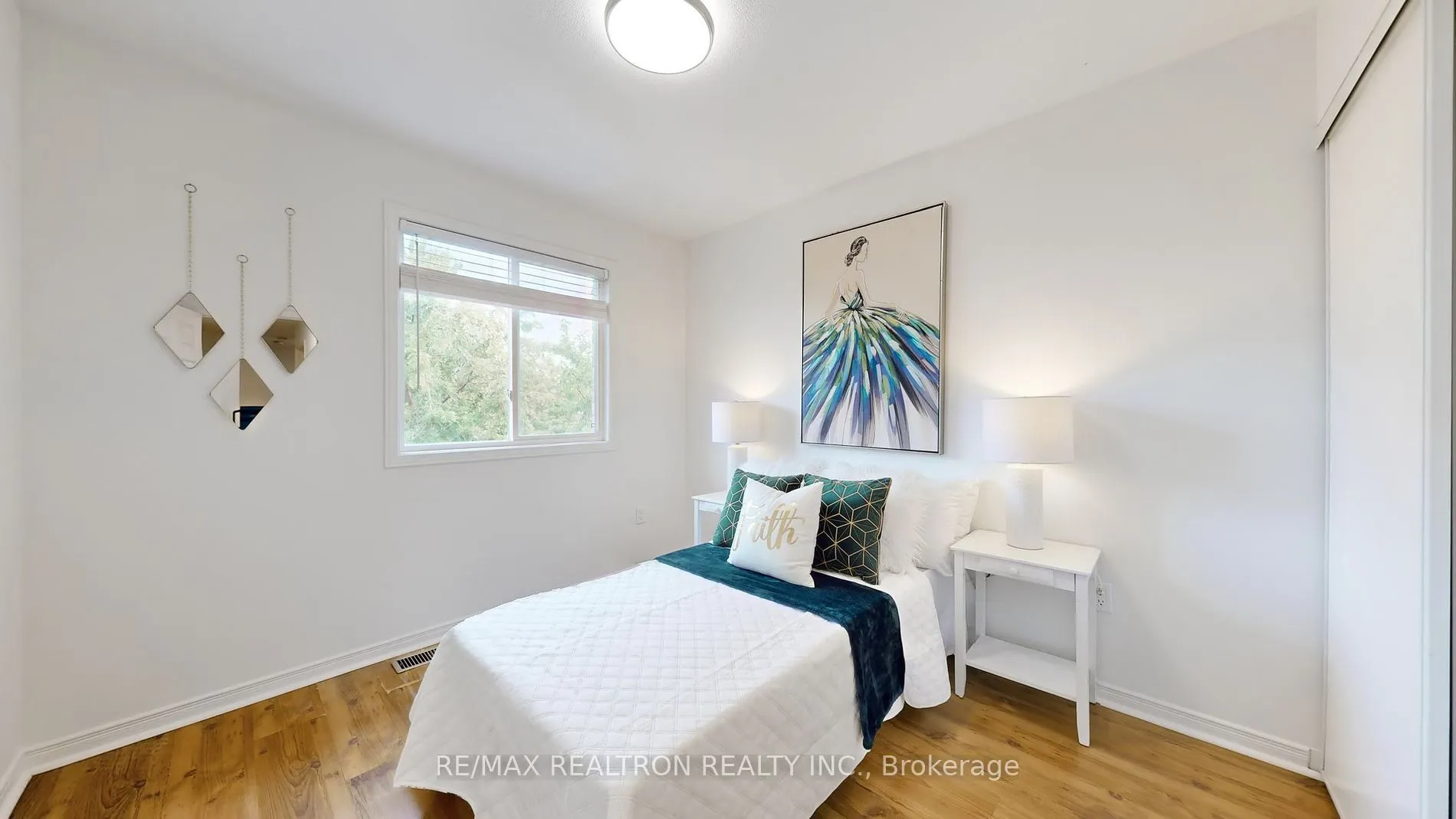 102 LOWTHER Ave