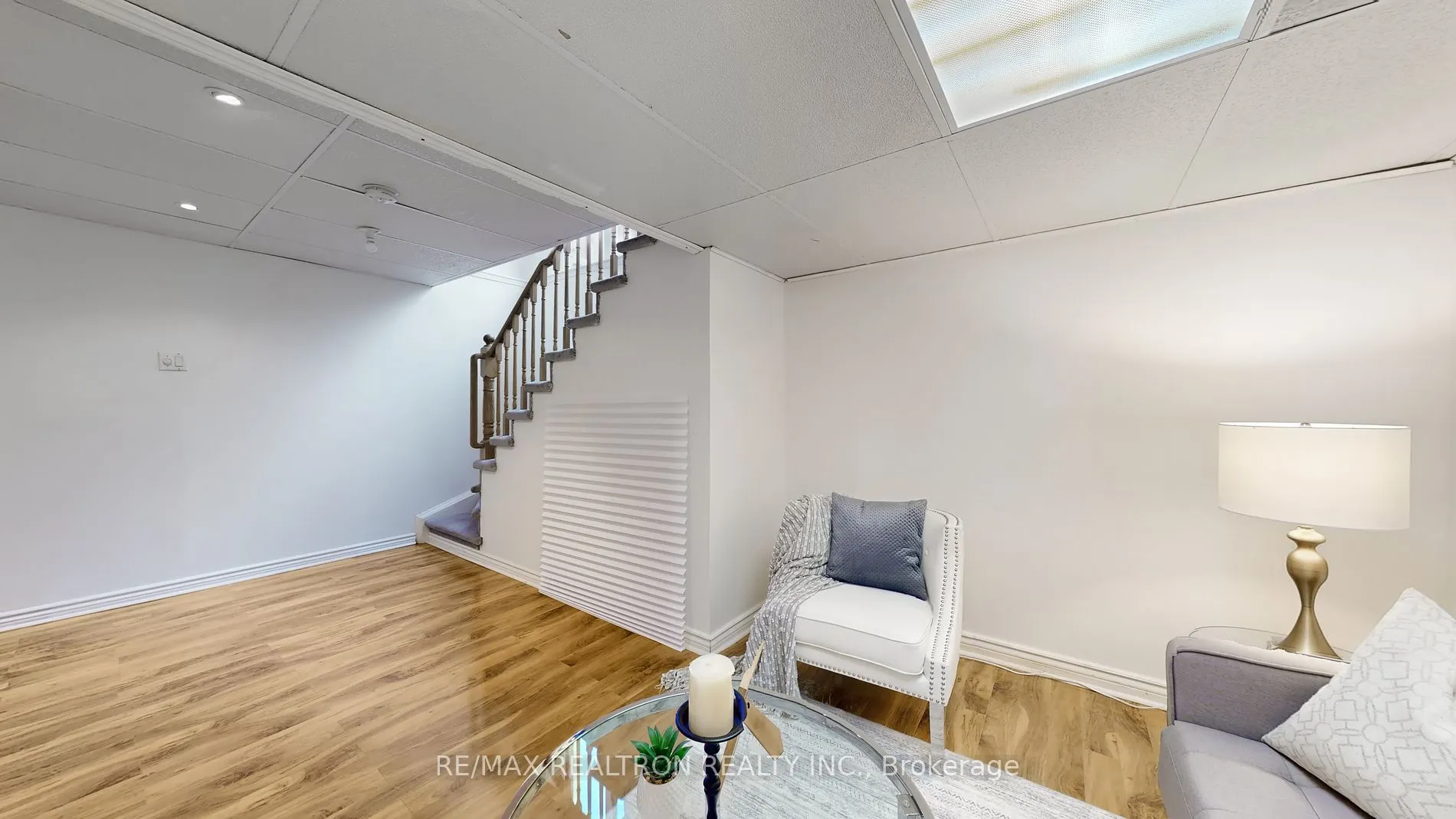 102 LOWTHER Ave