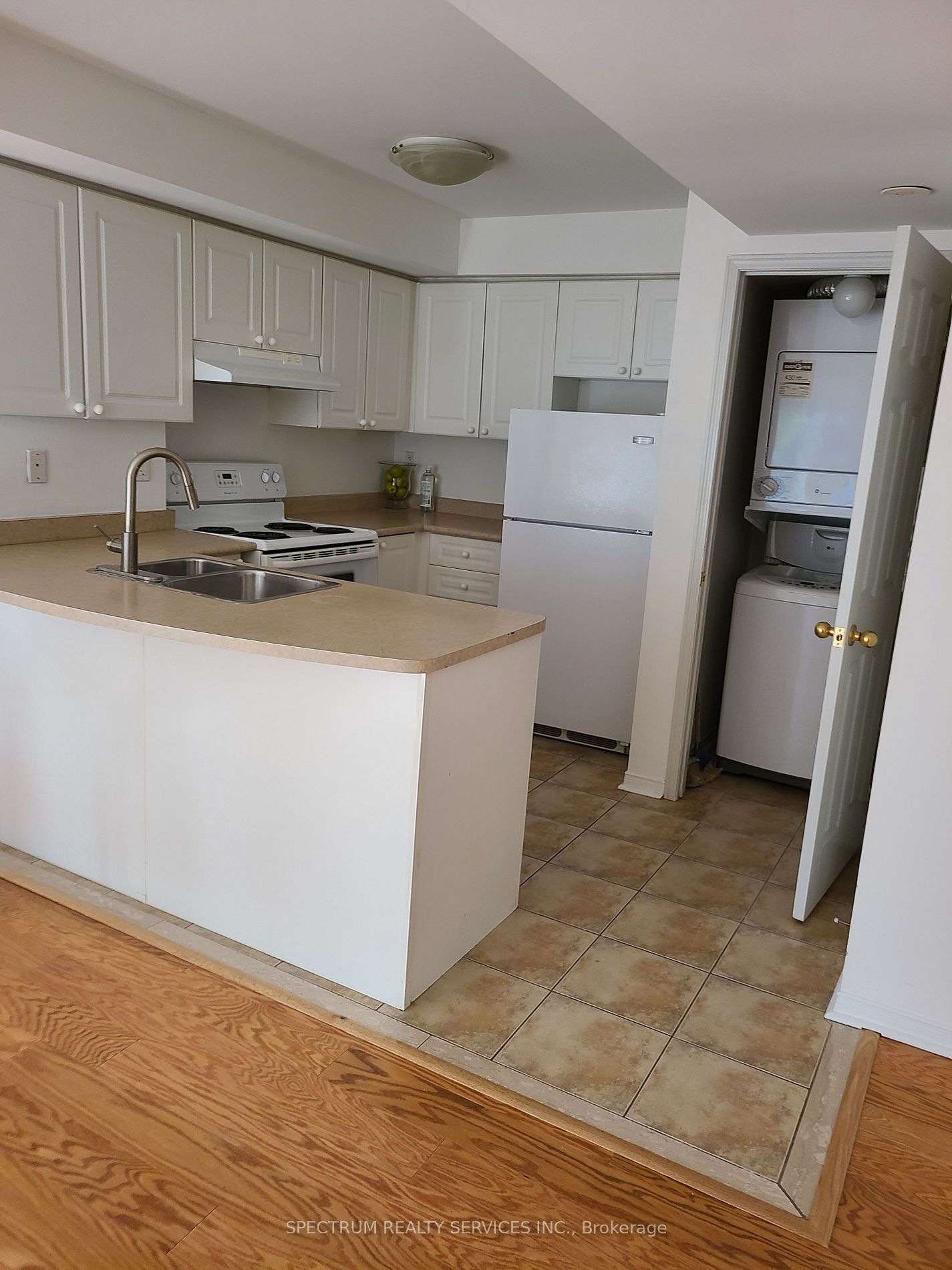 308 John St, #203