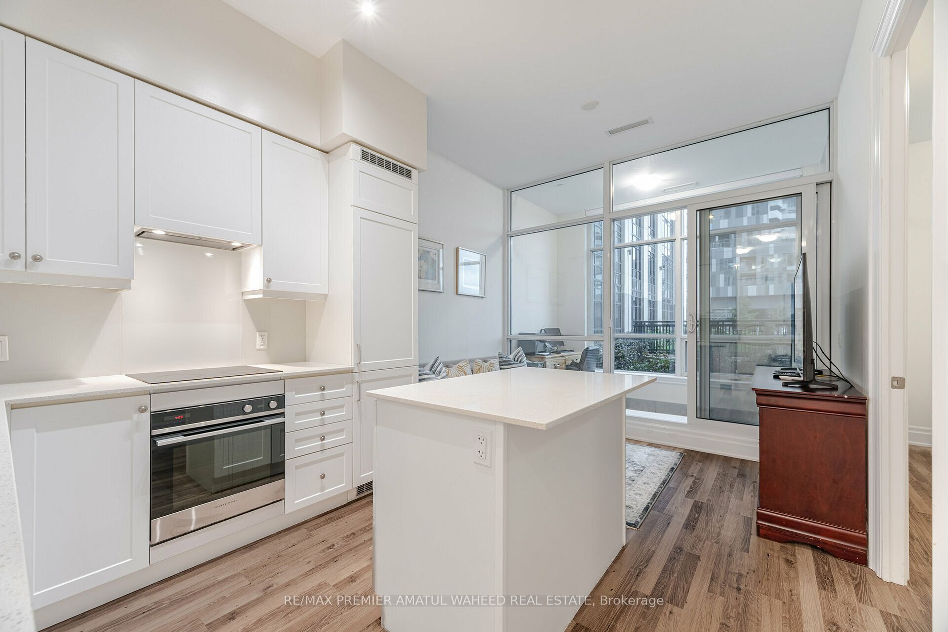 9085 Jane St, #101