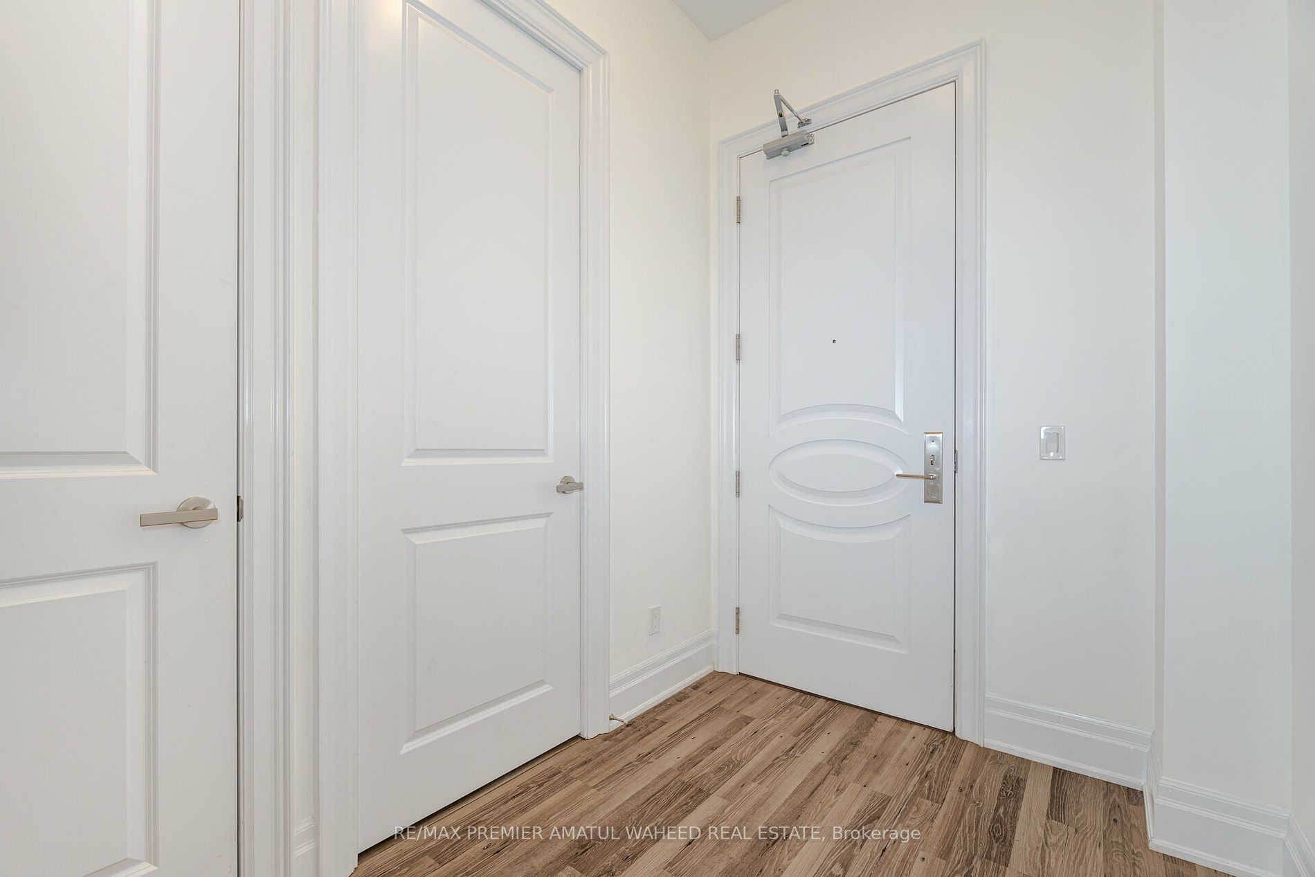 9085 Jane St, #101