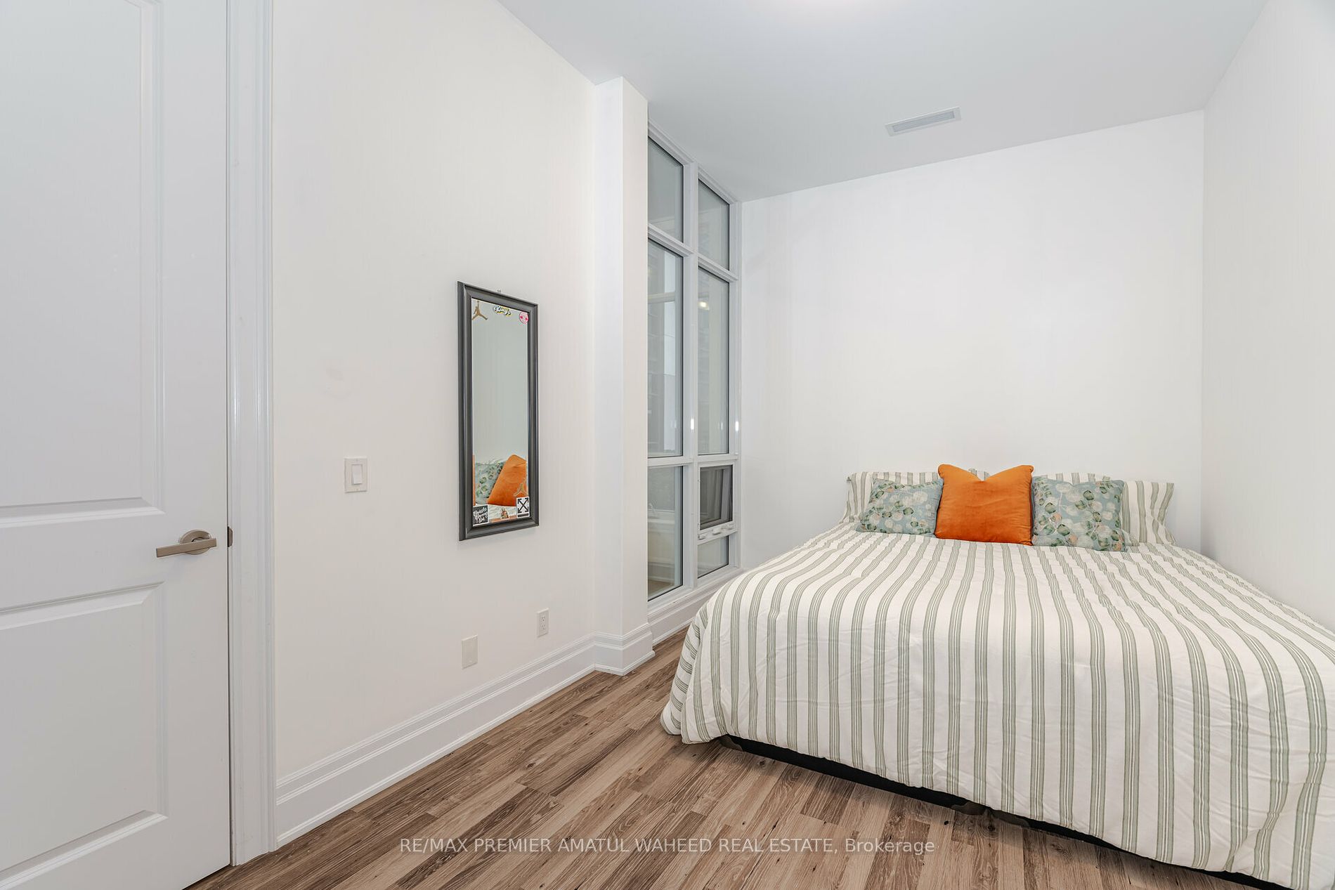 9085 Jane St, #101