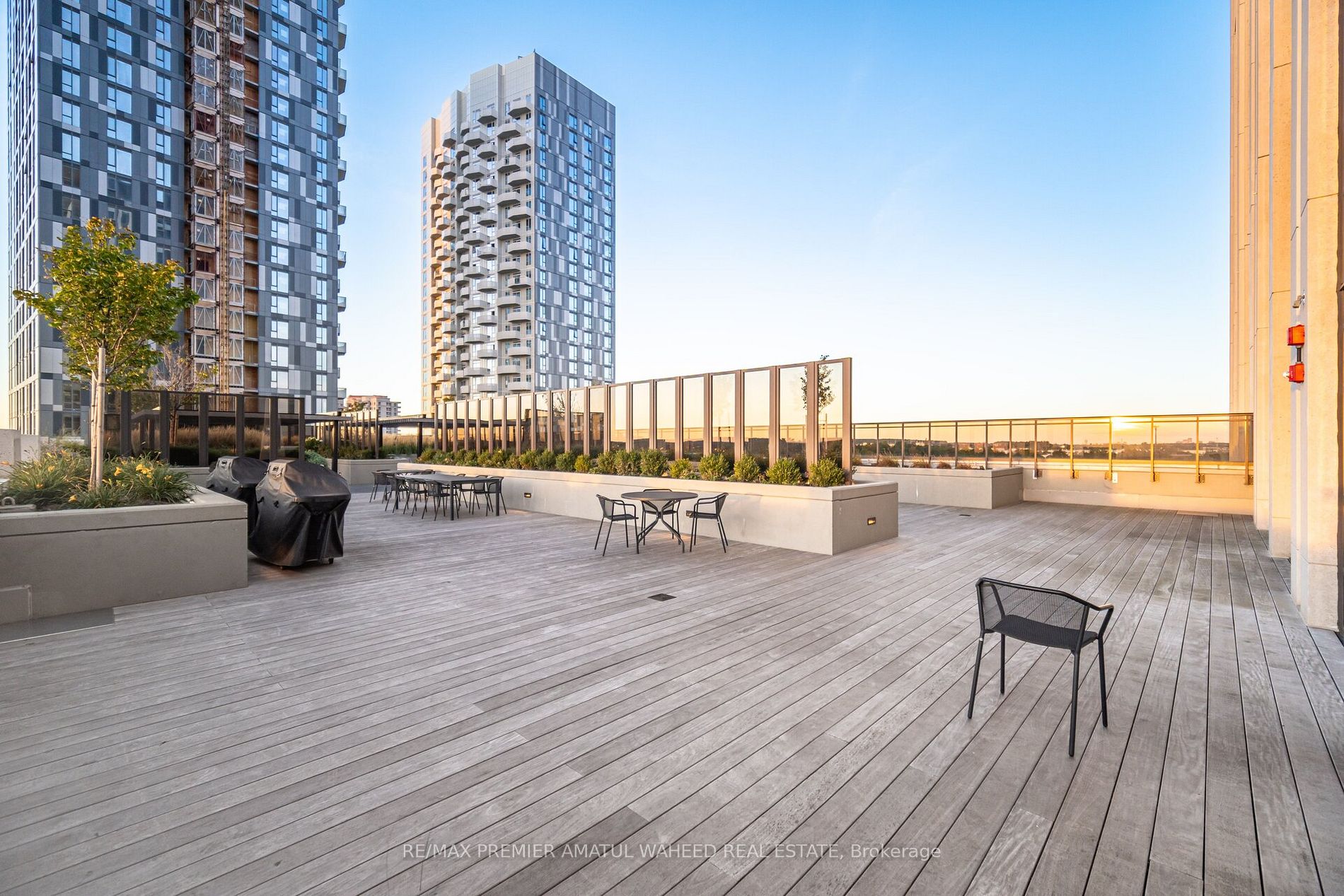 9085 Jane St, #101