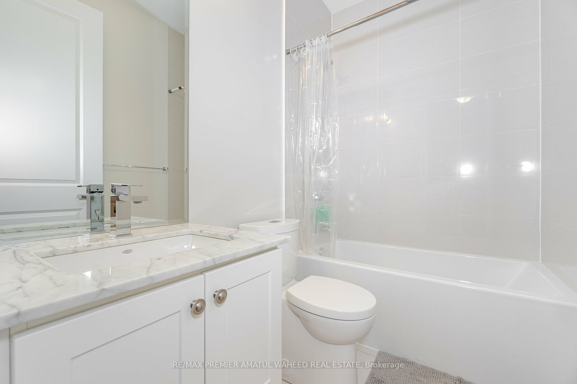 9085 Jane St, #101