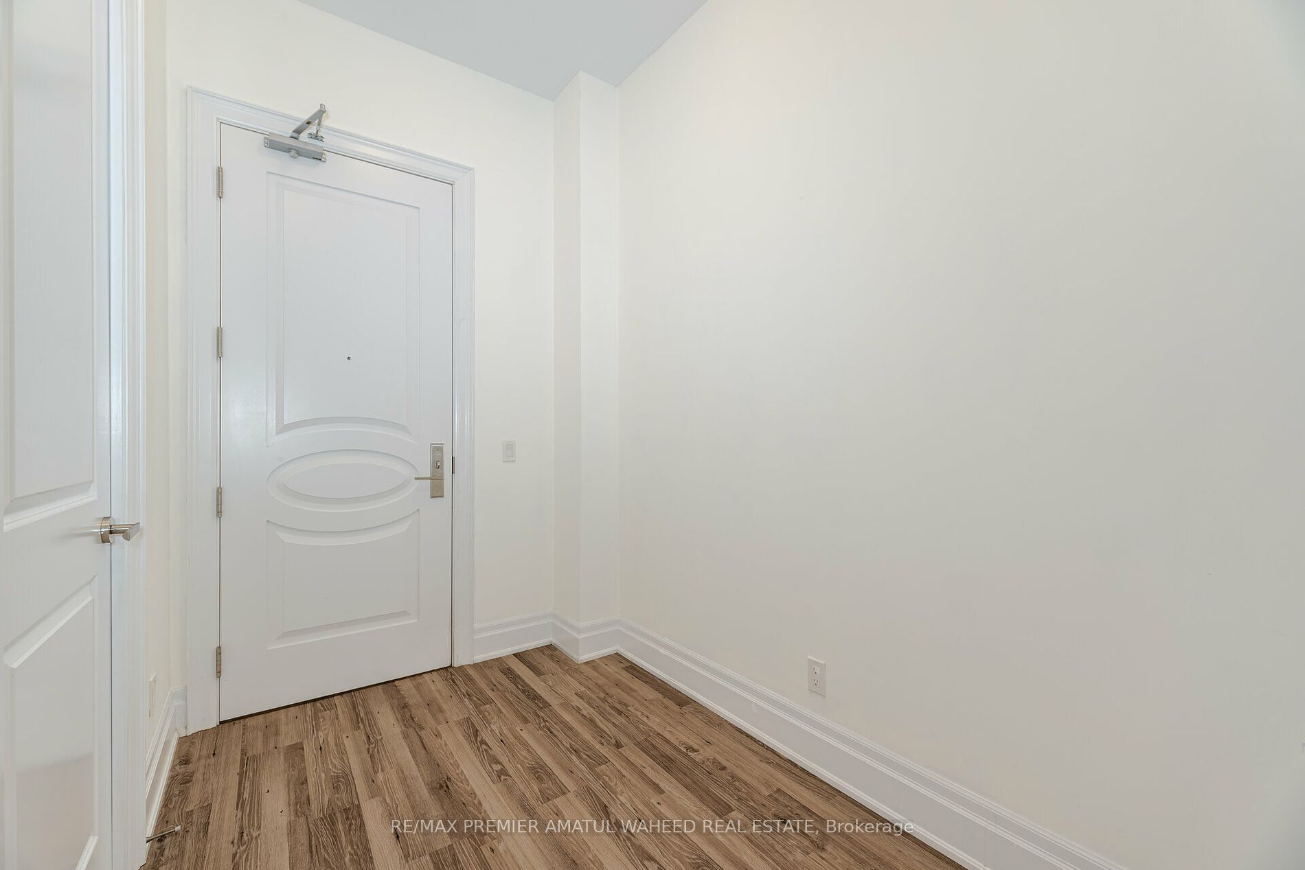 9085 Jane St, #101