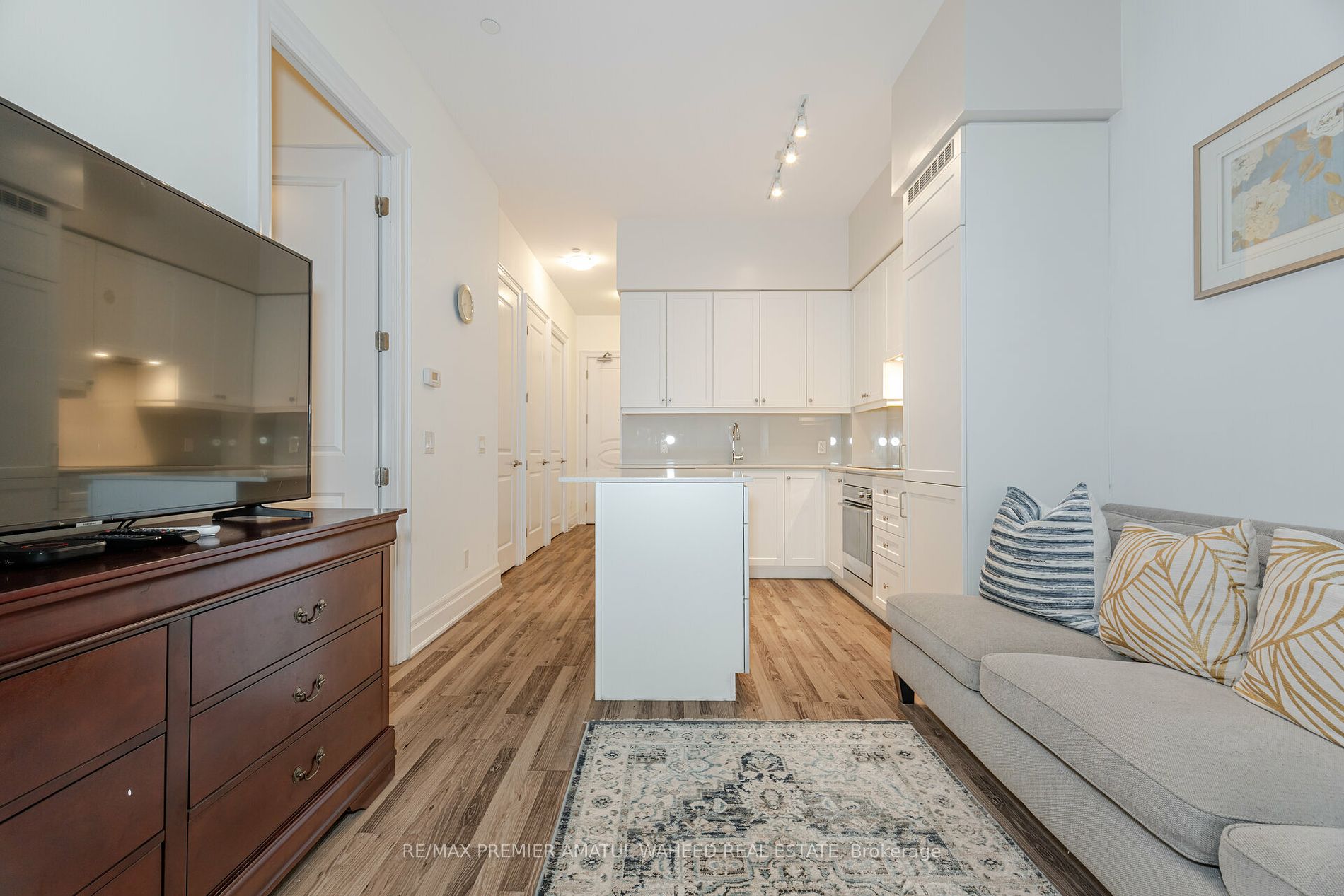 9085 Jane St, #101