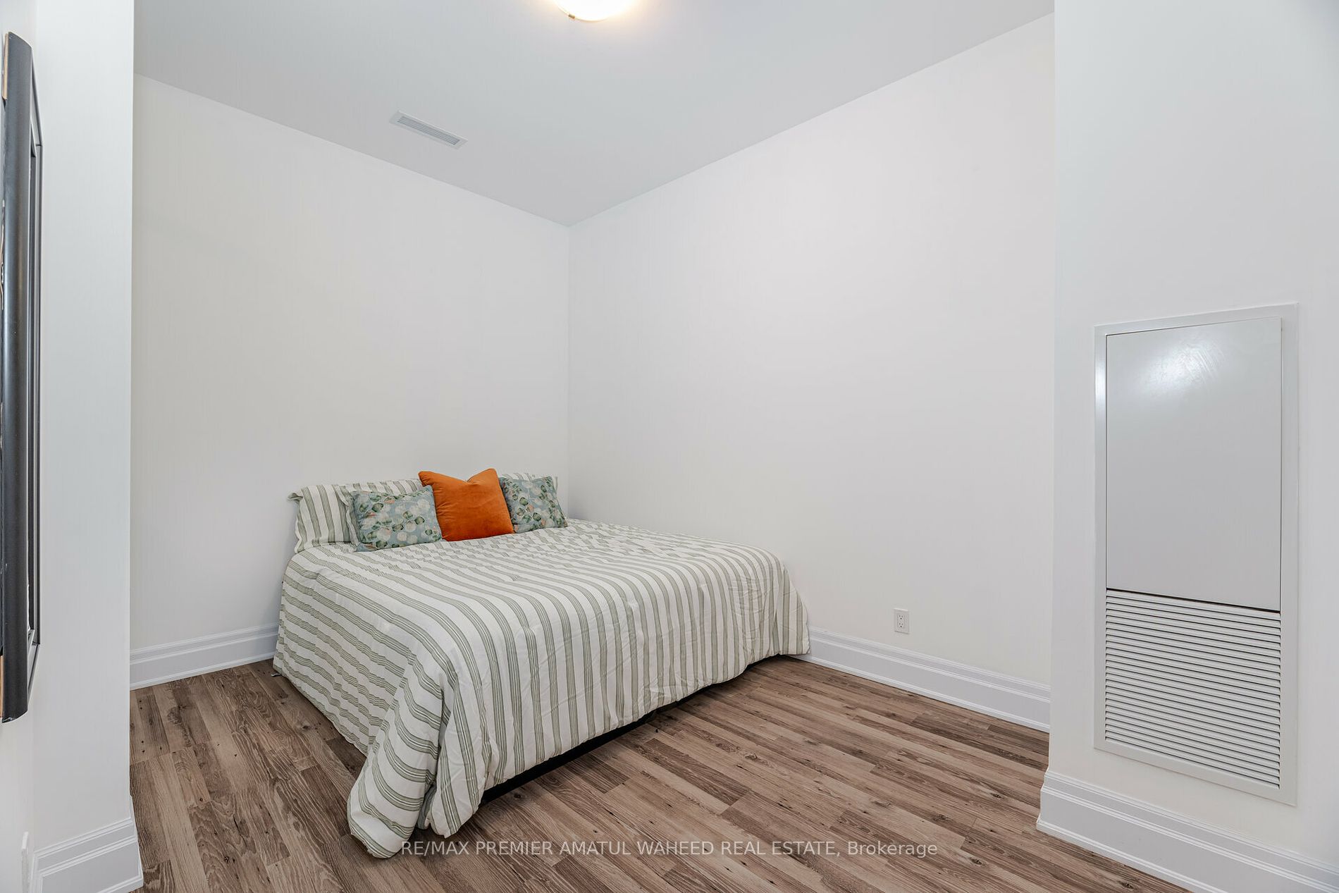 9085 Jane St, #101