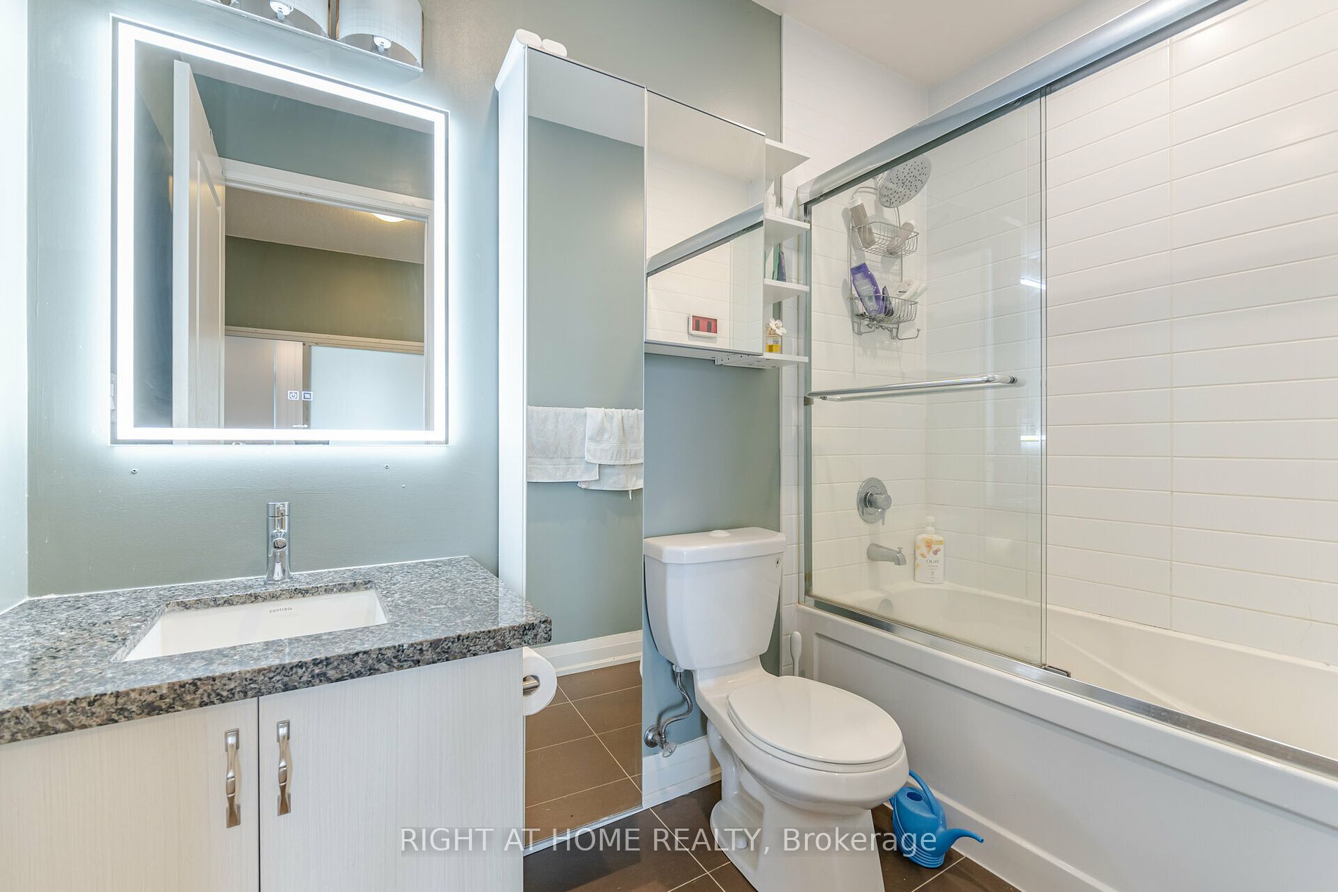 8763 Bayview Ave, #727